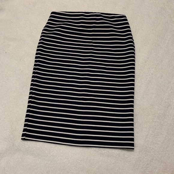 Navy and white stripped skirt - Picture 1 of 3